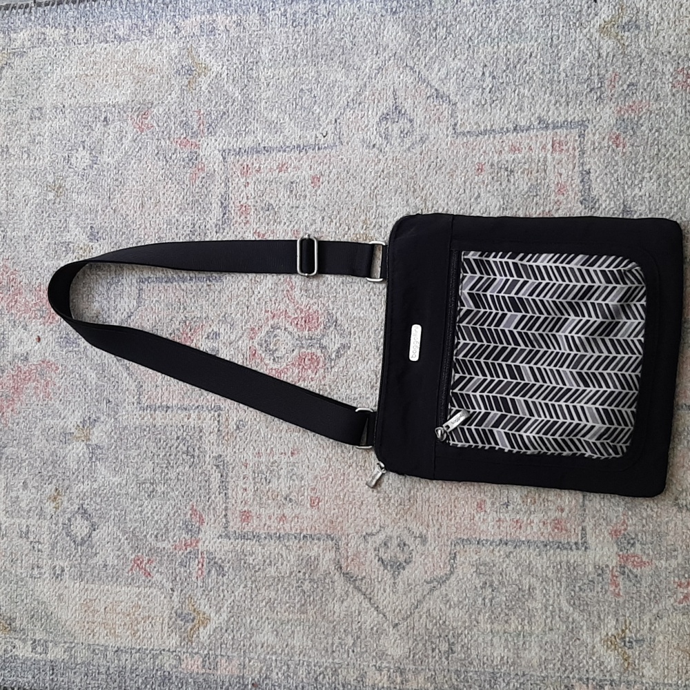 Black Baggallini crossbody bag purse